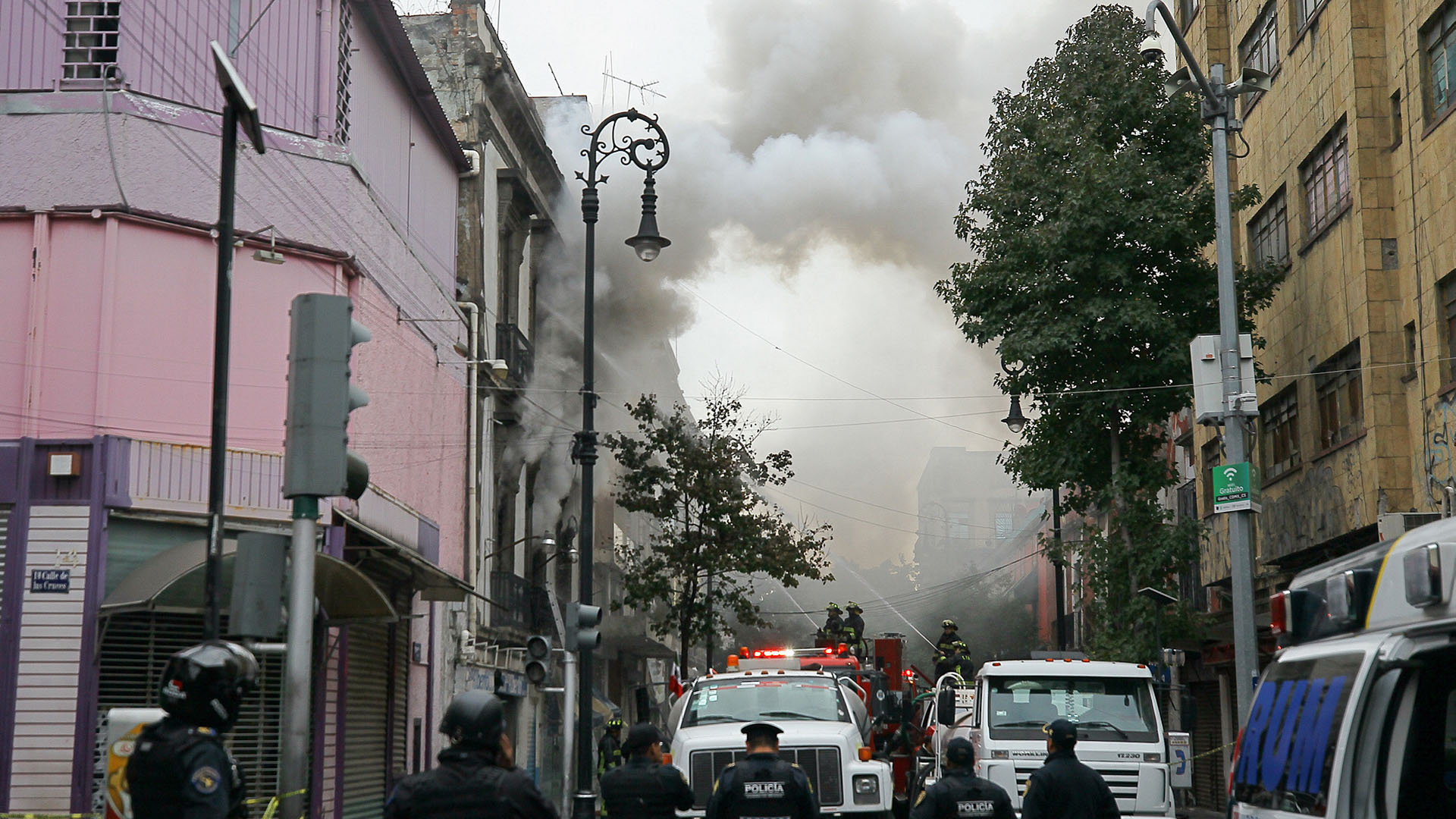 Bomberos sofocan en su totalidad incendio en el Centro de la Ciudad de México