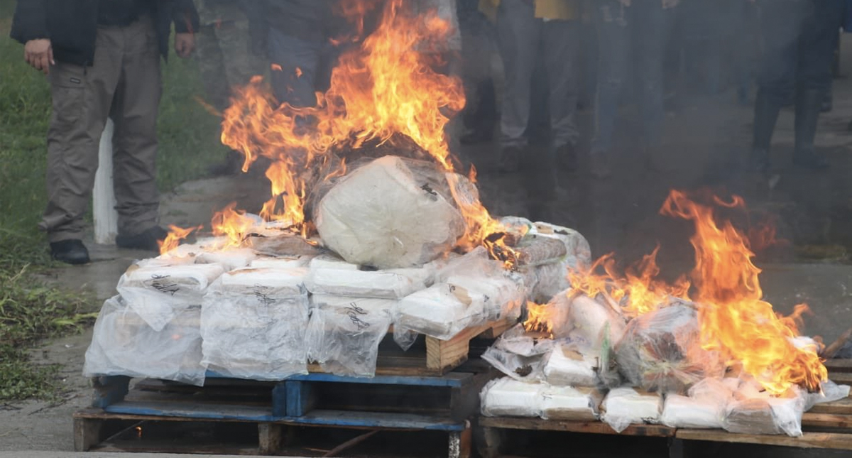 #Video Incineran más de 83 kilos de cocaína en Tabasco