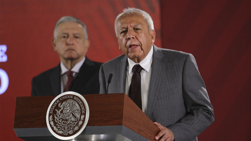 Separan de su cargo a nueve funcionarios del INM por extorsión