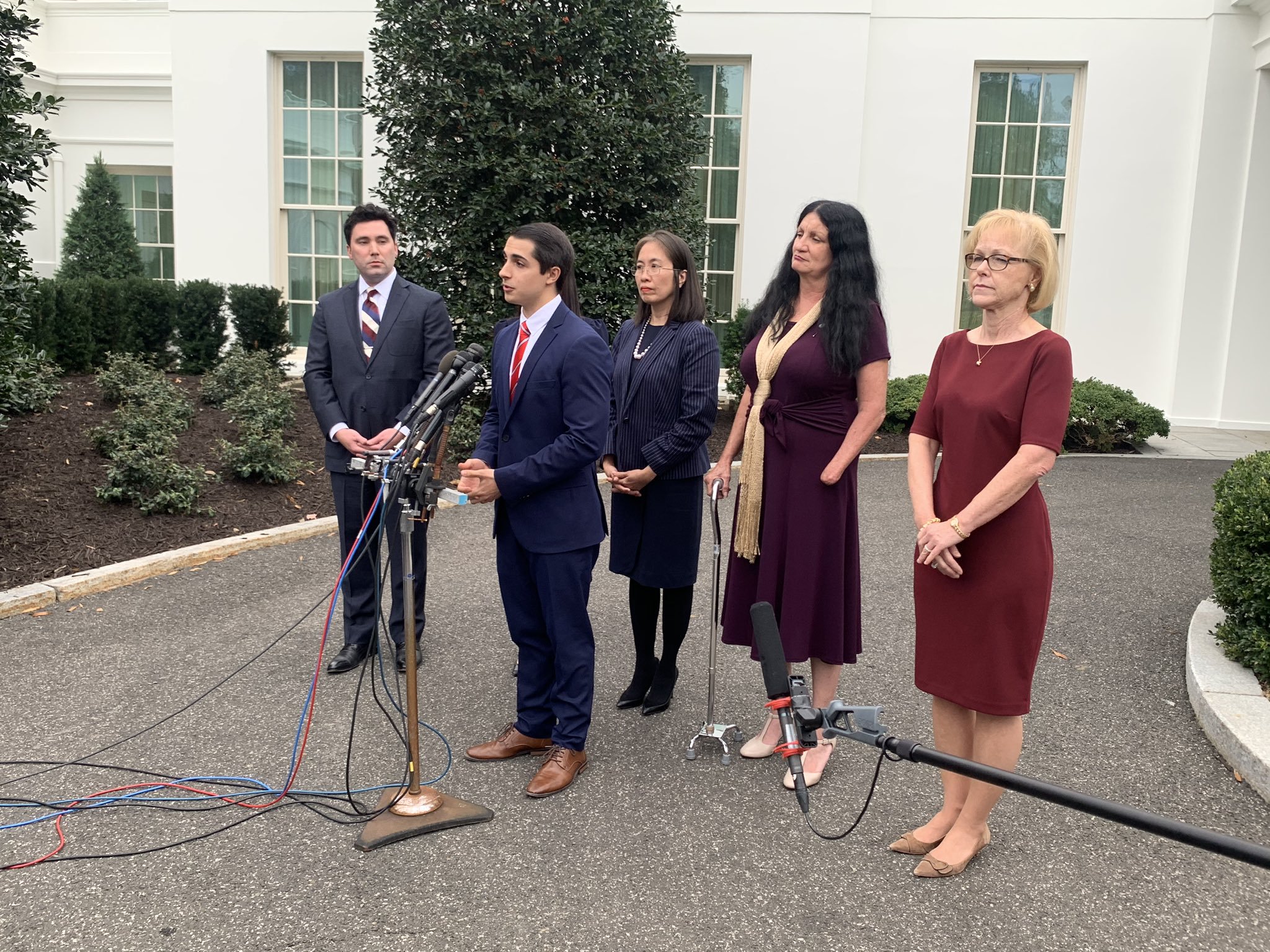 "El socialismo ha destruido mi país": exiliado de Venezuela a Trump - invitados-casa-blanca-muro-de-berlin