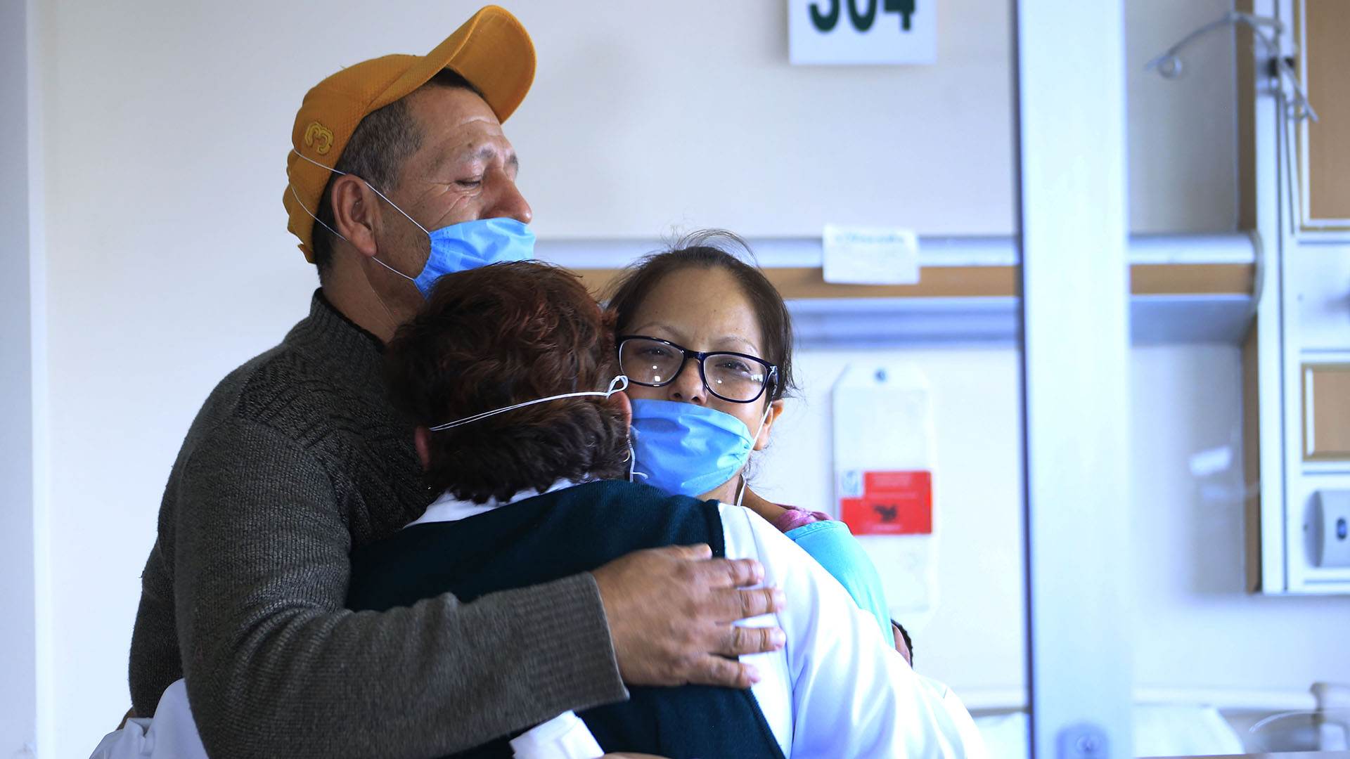 IMSS salva la vida a joven madre con trasplante de corazón de 'urgencia nacional' - jessica-a-su-salida-del-centro-medico-nacional-la-raza