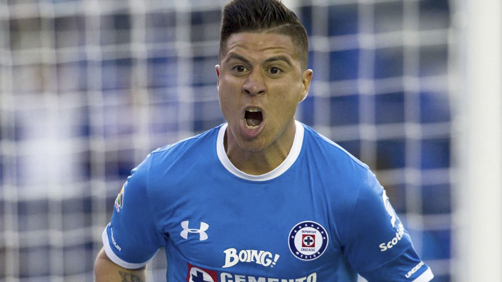 Denuncian a exjugador de Cruz Azul por golpear a su pareja
