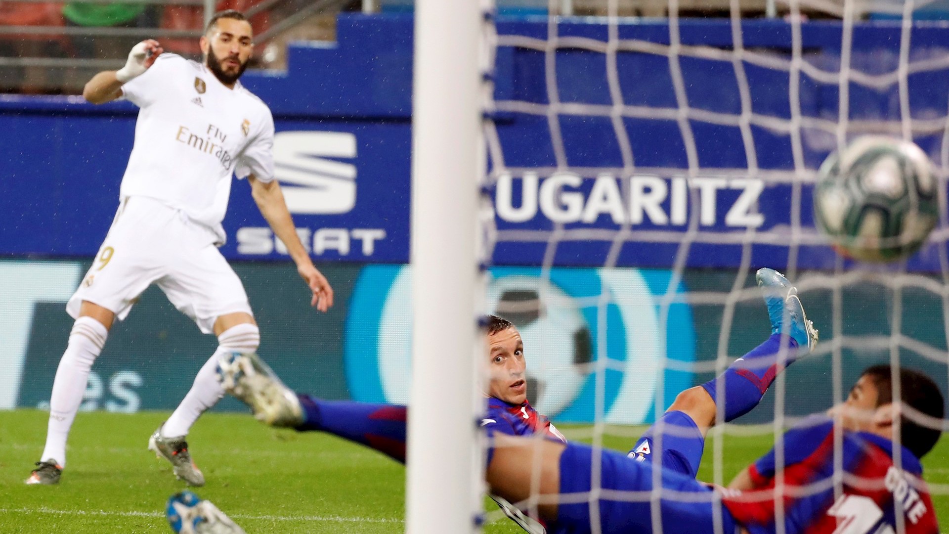 Benzema supera a Puskas y se acerca a Hugo Sánchez