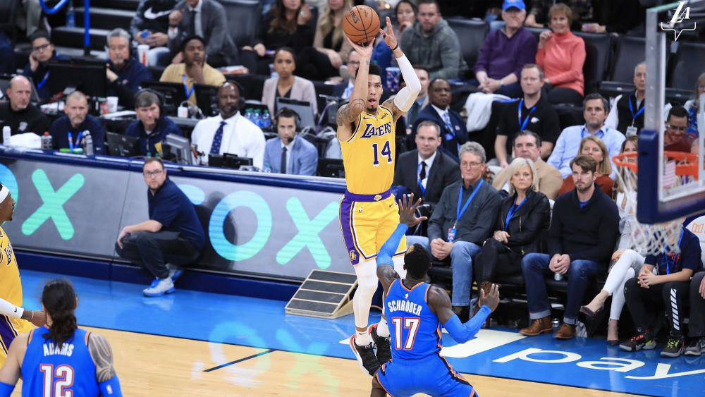 Davis y James llevan a Lakers a su victoria 13 en la NBA Davis y James llevan a Lakers a su victoria 13 en la NBA