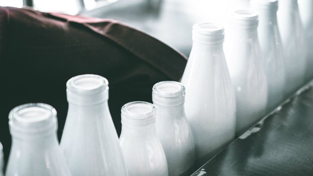 Analizan senadores reforma de ley para regular etiquetado de leche