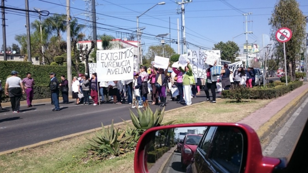 Con bloqueo en Xochimilco, madre exige que le devuelvan a su hijo