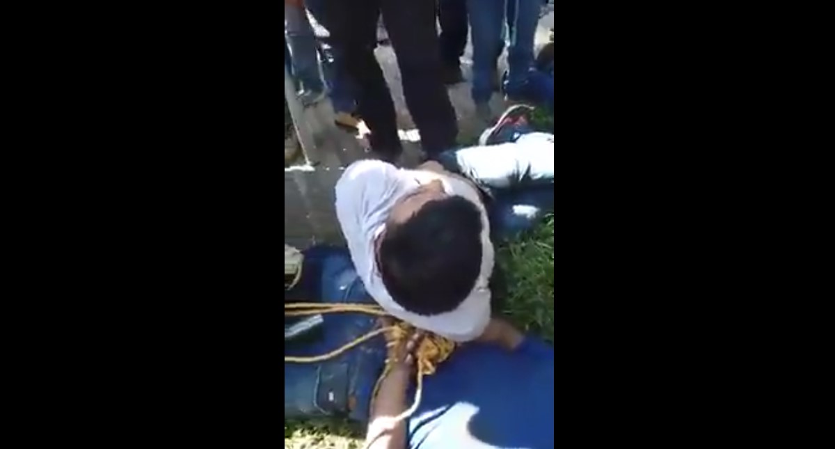 Pobladores intentan linchar a presuntos asaltantes en Veracruz