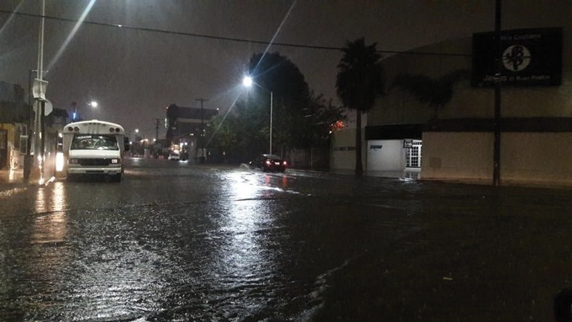 Suspenden clases en Los Cabos y La Paz por lluvias