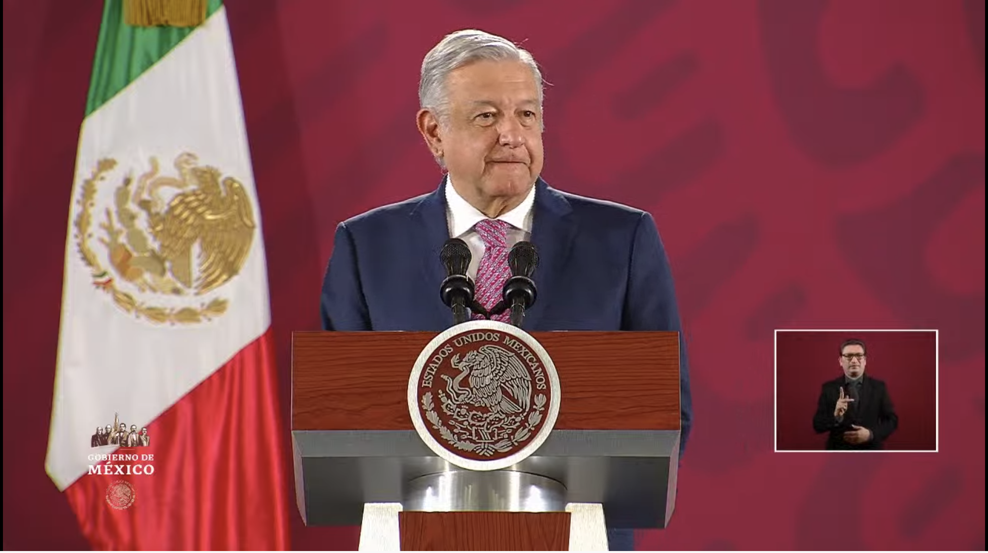 Arremete AMLO contra Alberto Manuel Athié, Banco de México e INAI