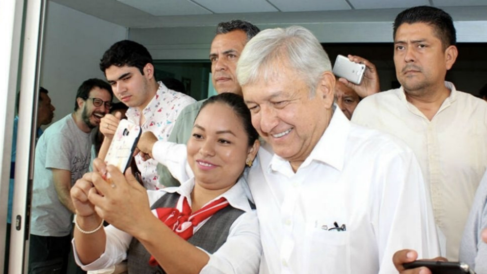 López Obrador llega a Villahermosa para acudir a panteones López Obrador llega a Villahermosa para acudir a panteones