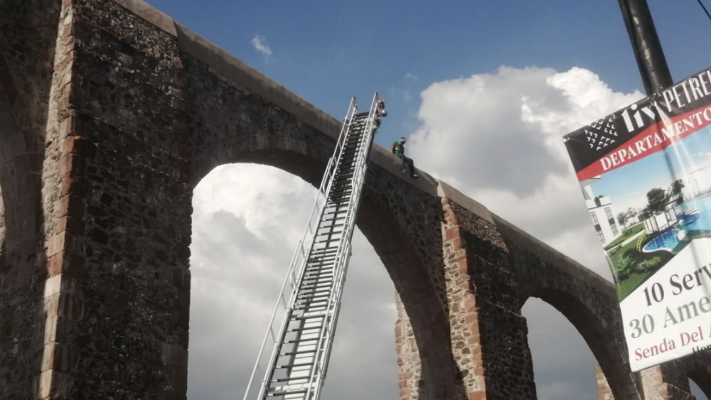 #Video Muere hombre que se arrojó de los Arcos de Querétaro