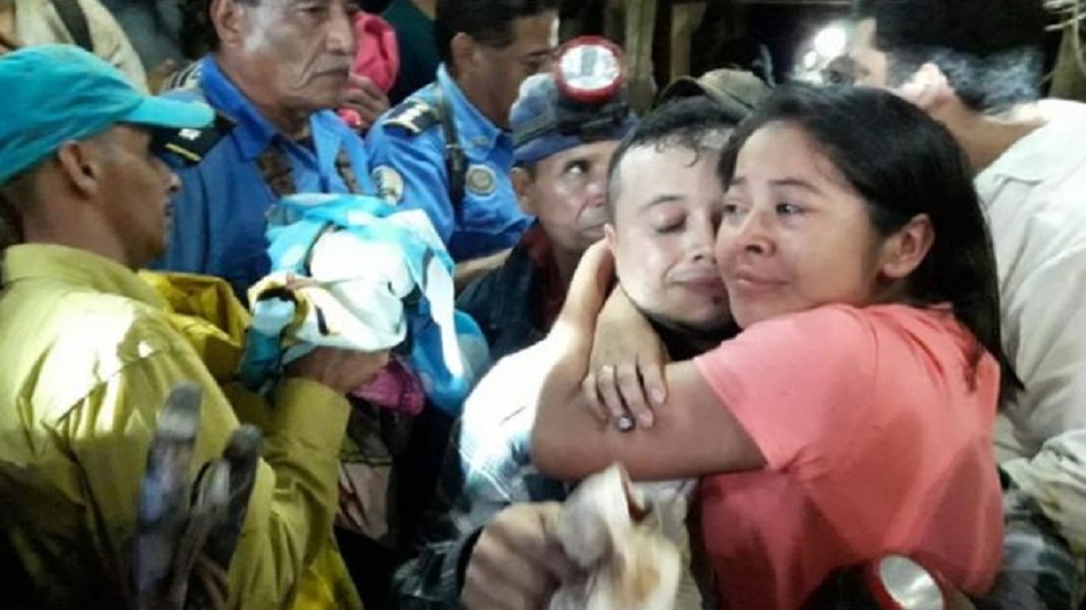 Rescatan con vida a siete mineros atrapados en Nicaragua