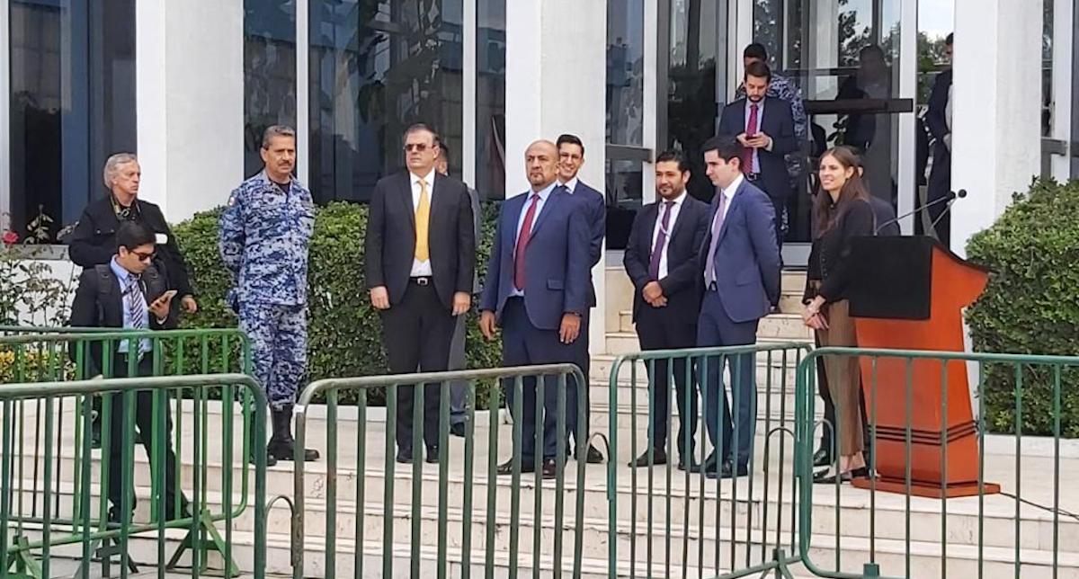 Llega el canciller Marcelo Ebrard al AICM