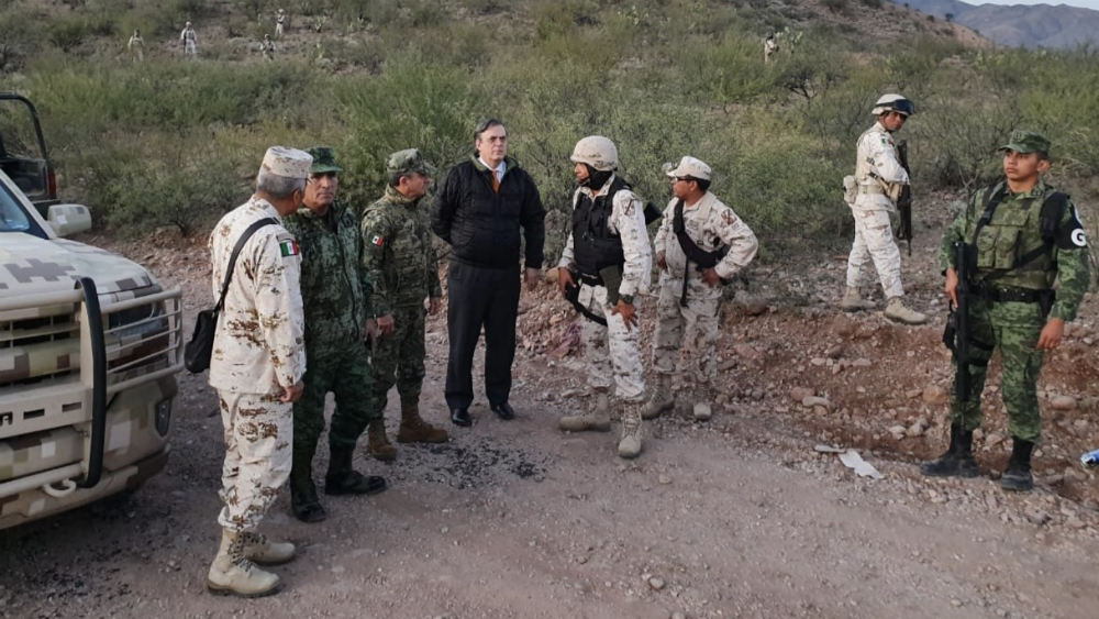 Ebrard recorre zona del ataque contra la familia LeBarón