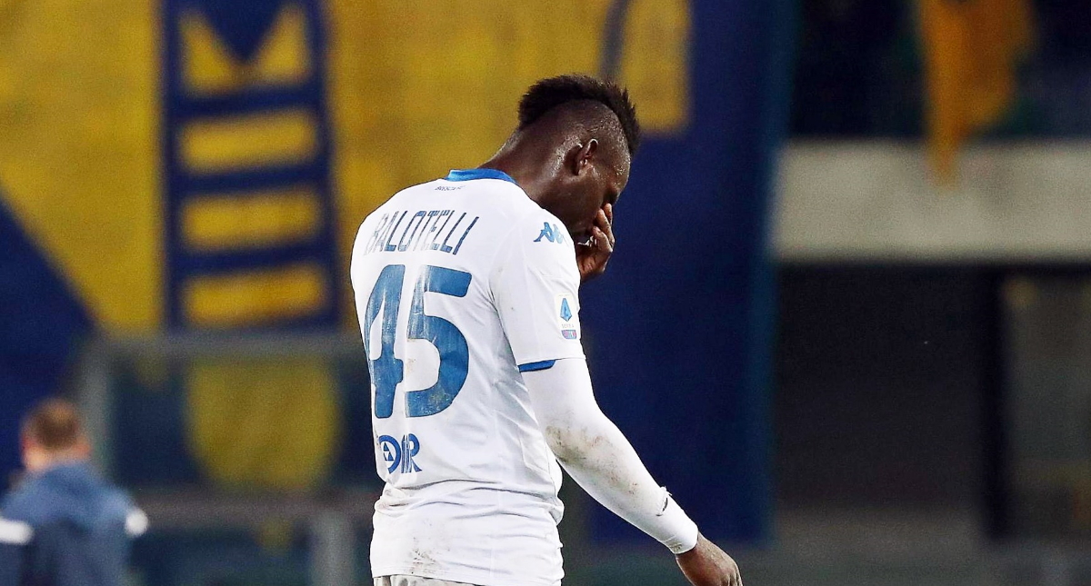 Mario Balotelli estalla ante cánticos racistas