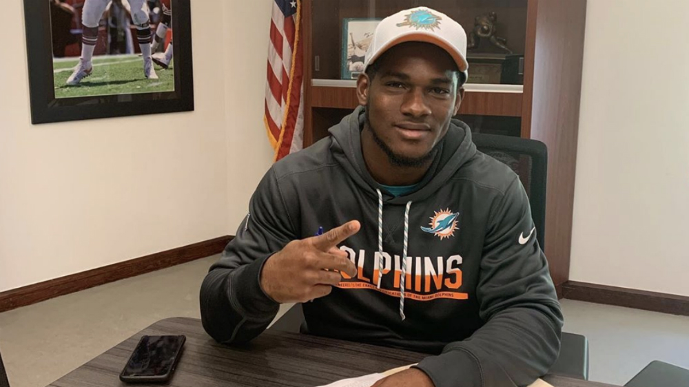 Corredor de Delfines es suspendido por violar política de sustancias