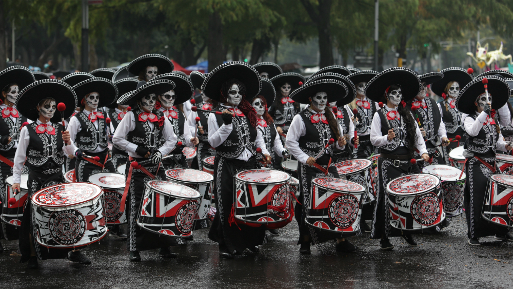 Saldo blanco en el Mega Desfile de Día de Muertos