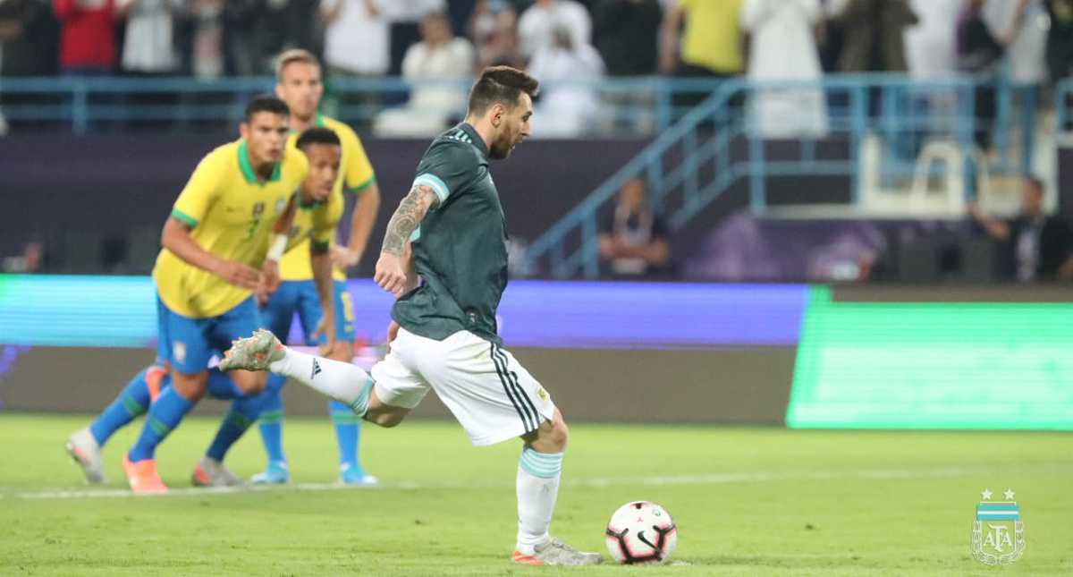 Con gol de Messi, Argentina gana superclásico contra Brasil - messi