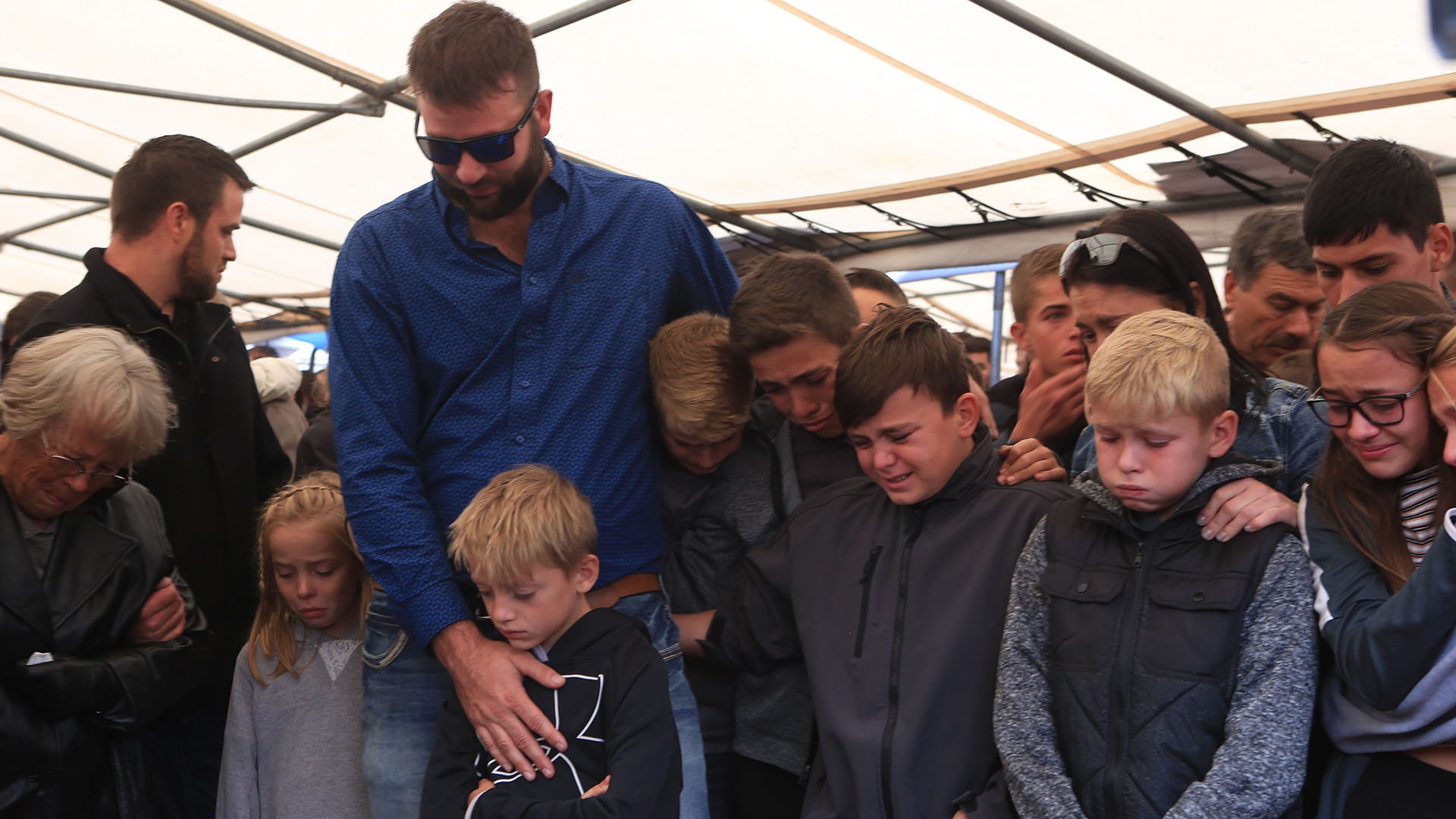 Más de 150 miembros de la comunidad LeBarón dejan México