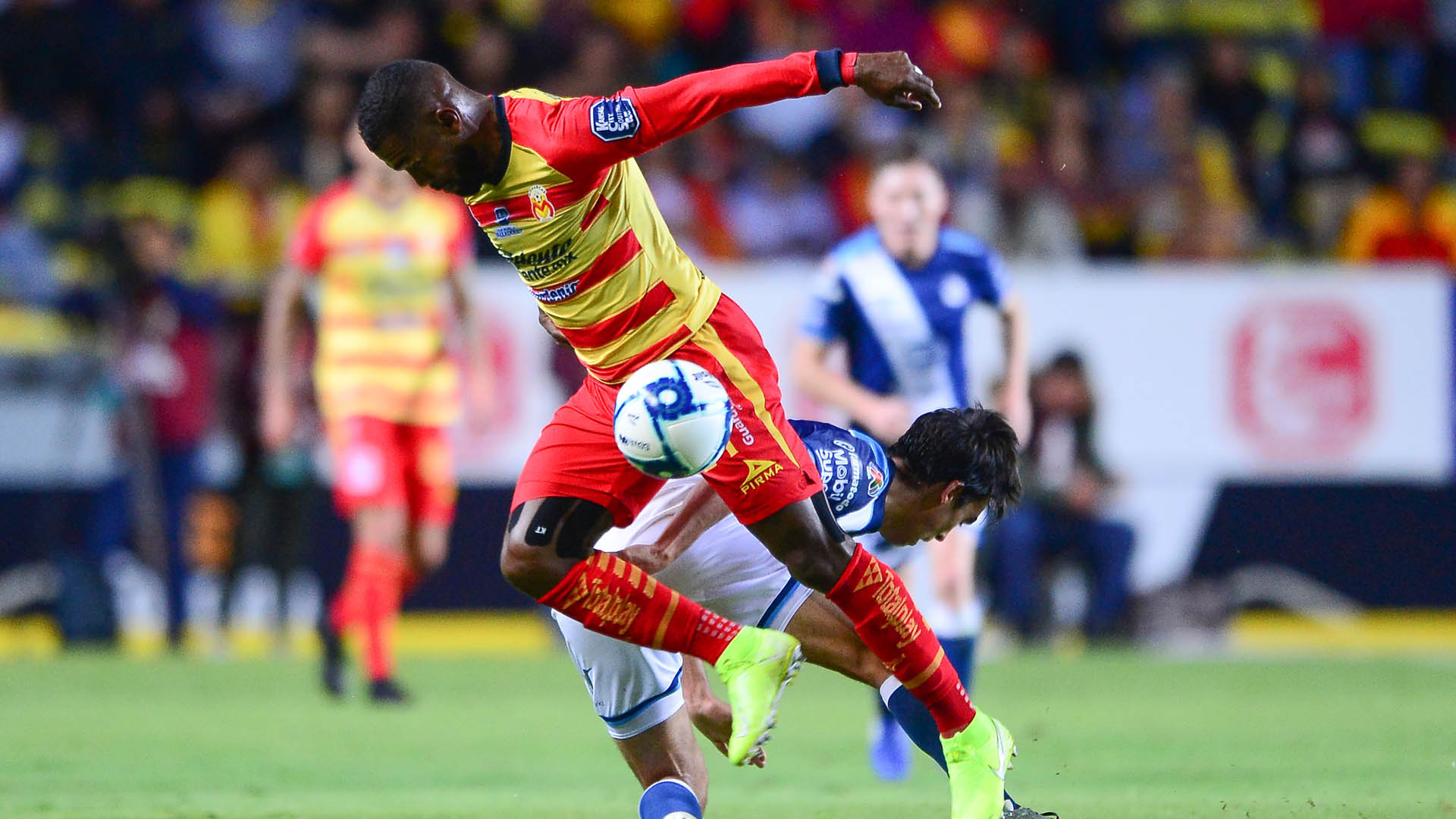 Monarcas vence 3-2 al Puebla y está muy cerca de la Liguilla