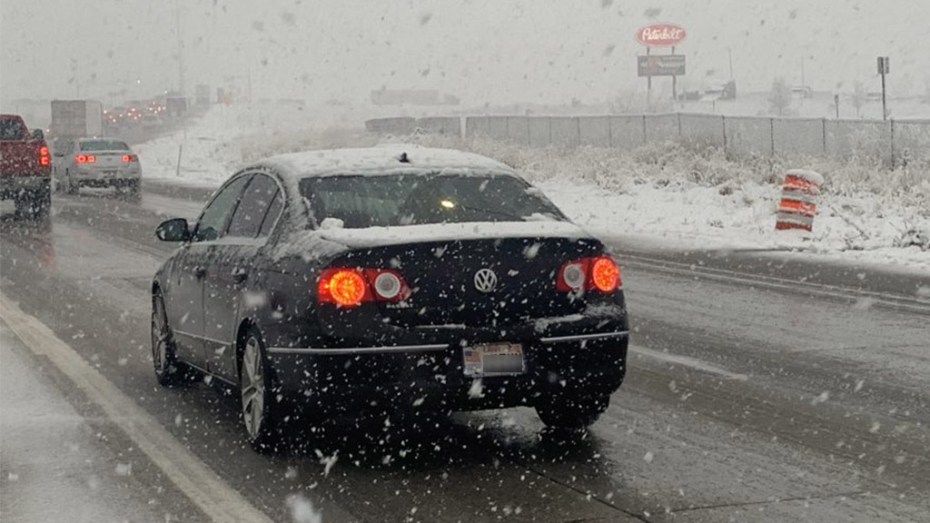 Tormentas provocarán caos en EE.UU. durante Acción de Gracias - nevada-en-carretera-de-eeuu