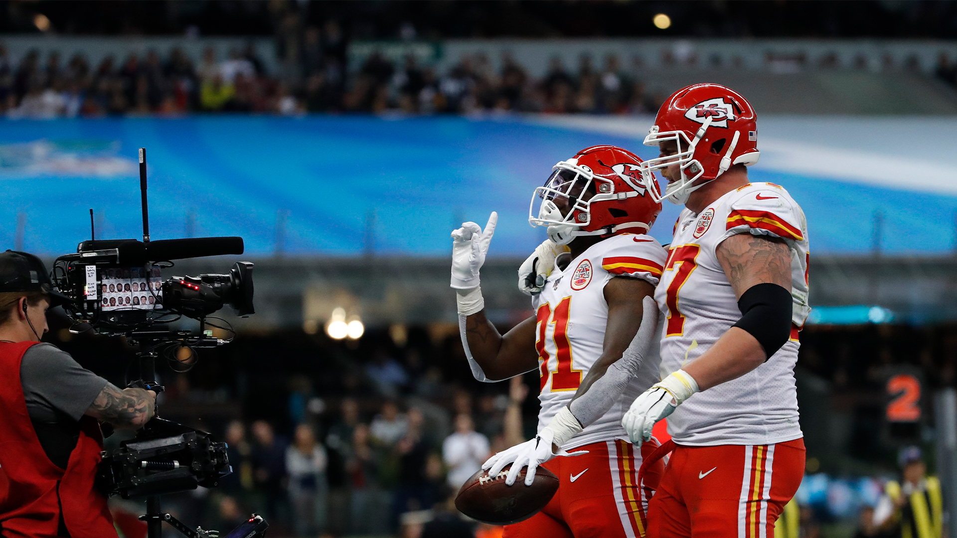 El Estadio Azteca brilla en el regreso de la NFL a México; Chiefs se imponen a Chargers El Estadio Azteca brilla en el regreso de la NFL a México; Chiefs se imponen a Chargers