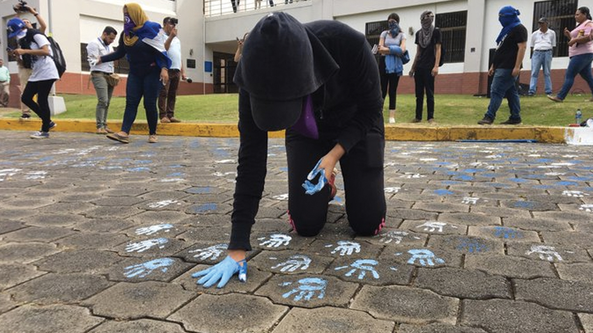 #Video Feministas protestan contra Daniel Ortega en Nicaragua