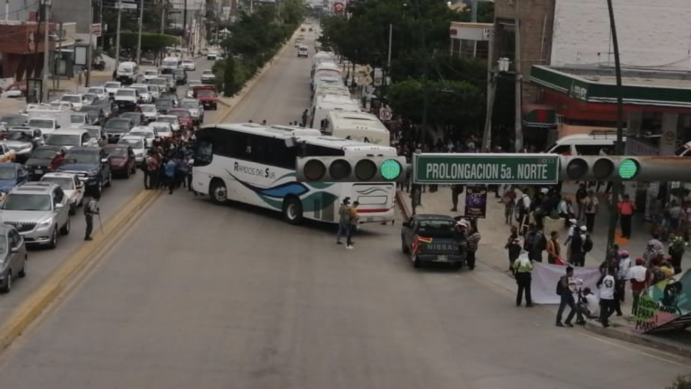 Normalistas secuestran autobuses en Chiapas