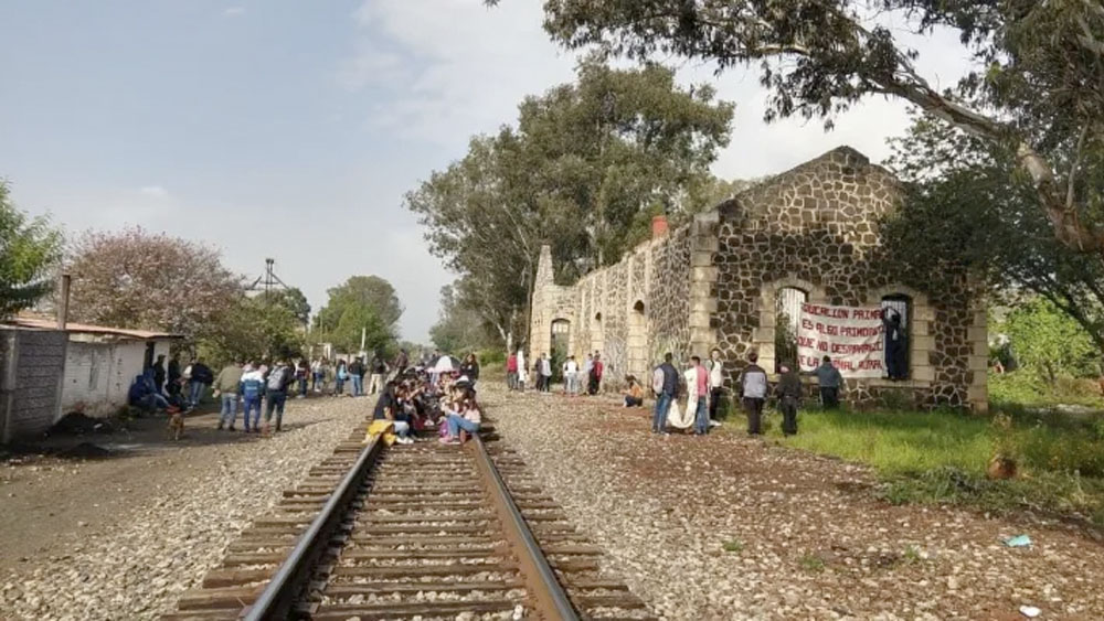 AMLO plantea diálogo con normalistas por bloqueos en Michoacán