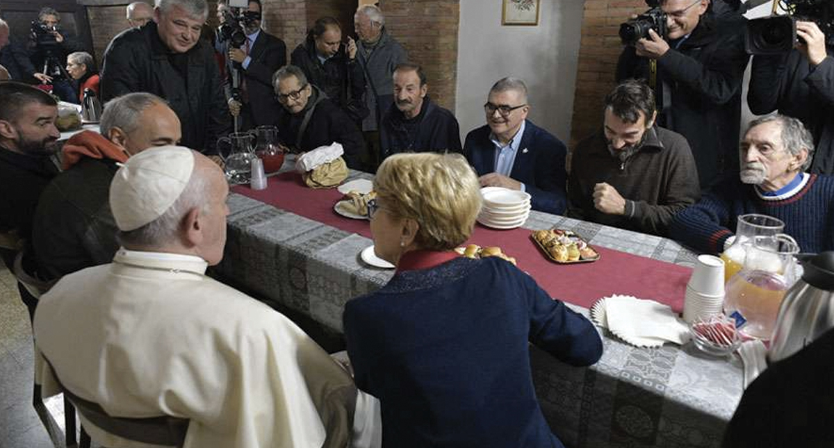 Papa Francisco abre centro para personas sin hogar en el Vaticano