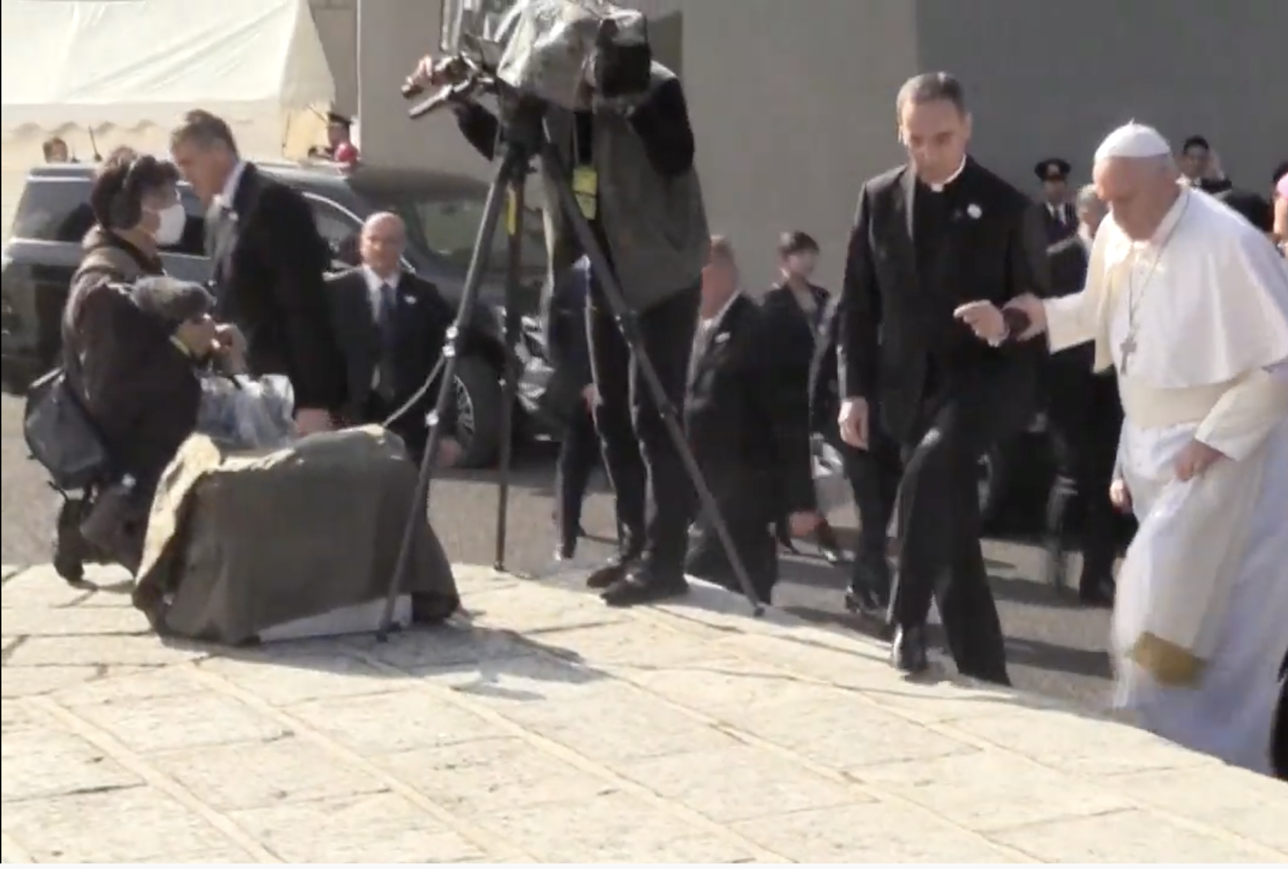 El papa termina un viaje a Japón marcado por su condena a las armas nucleares