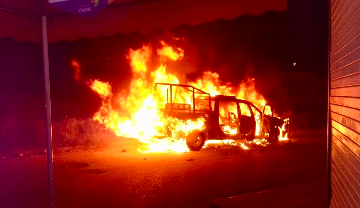 Incendian patrulla que atropelló a dos menores en Torreón