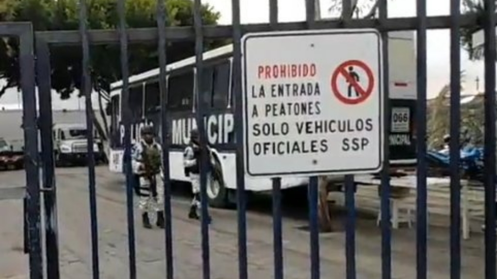 Custodios del penal de Tehuacán entran en paro