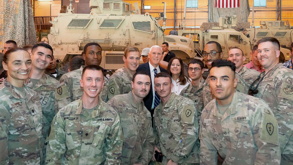 Pence realiza visita sorpresa a tropas de EE.UU. en Irak Pence realiza visita sorpresa a tropas de EE.UU. en Irak