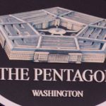 El Pentágono negocia con automotrices posible apoyo a la producción militar, según el WSJ