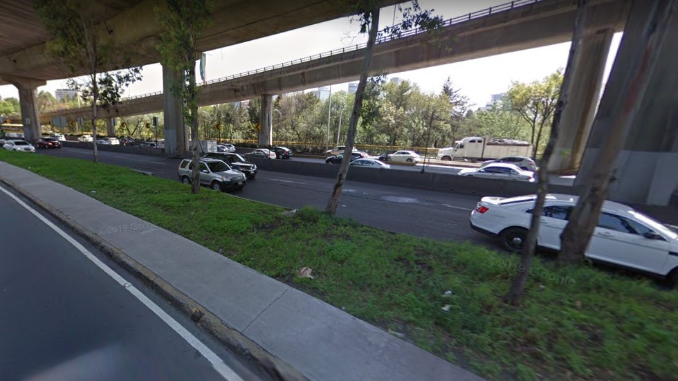 Choque de auto complica tránsito en Periférico Sur