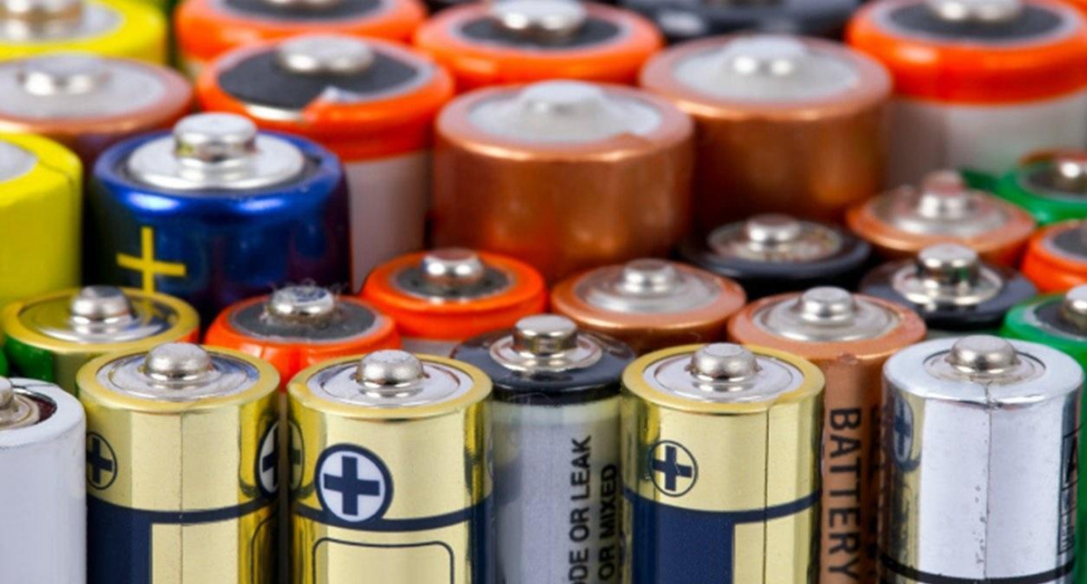 De tres a cinco niños son atendidos al mes por ingerir pilas: IMSS