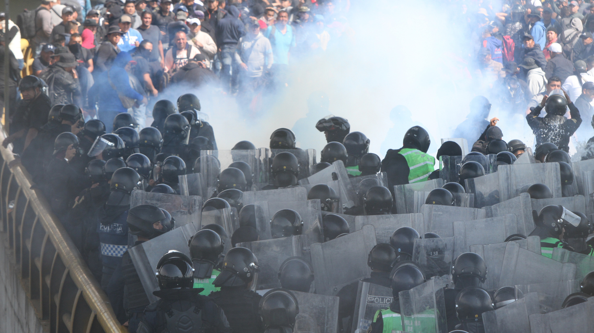 Denuncian policías agresión con gas pimienta por parte de agentes federales