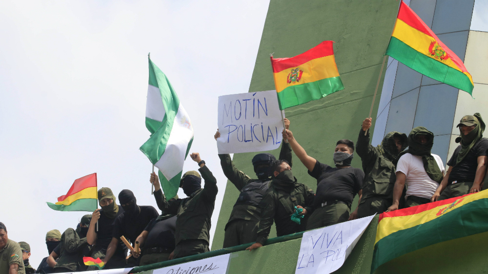 Renuncian gobernador y alcaldes en medio de crisis en Bolivia