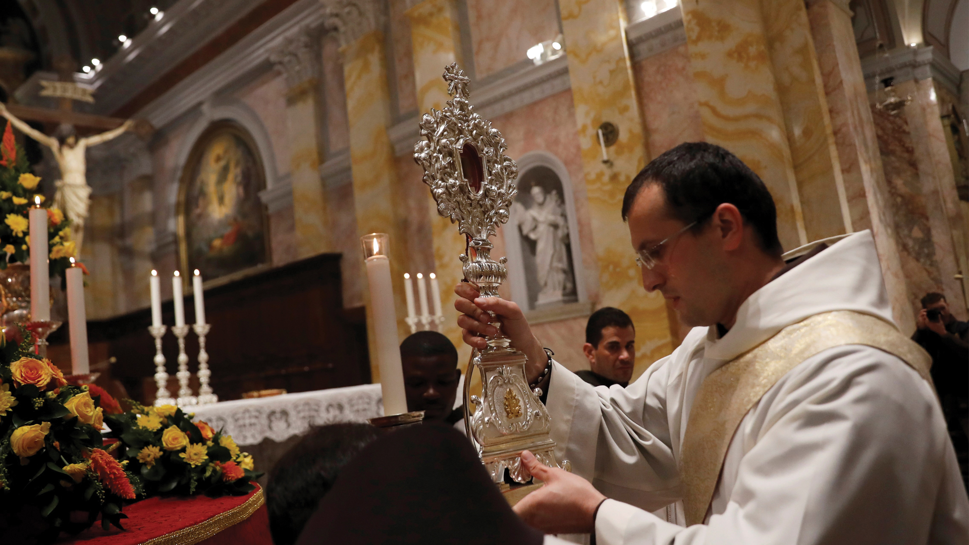 Vuelve a Tierra Santa reliquia del pesebre de Jesús - reliquia-pesebre-jesus