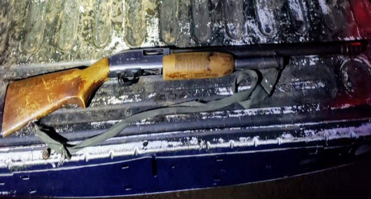 Detienen a hombre con un rifle y droga en Michoacán