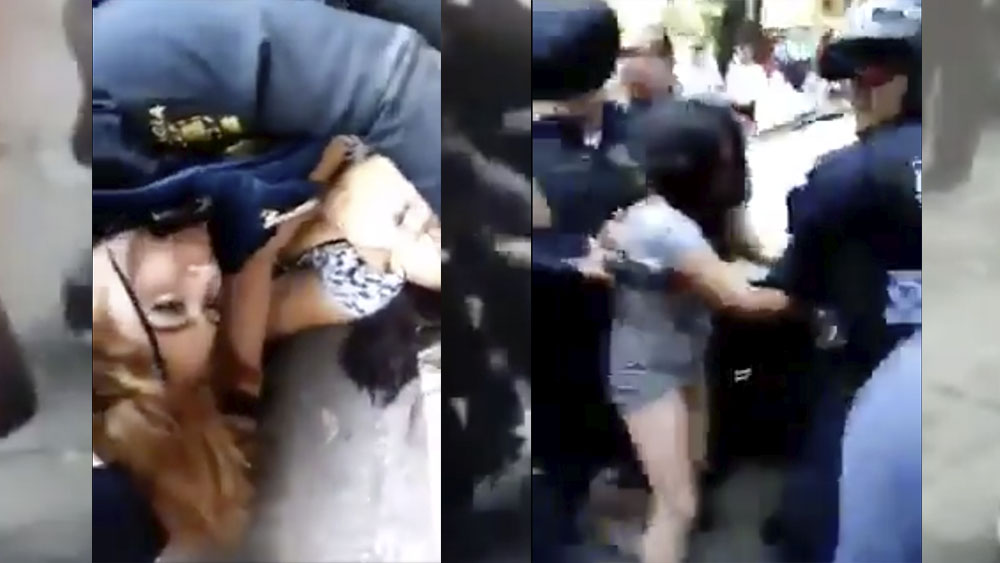 #Video Policías pelean a golpes con mujeres sobre Paseo de la Reforma
