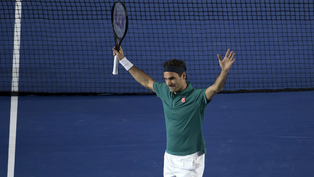Roger Federer vence a Alexander Zverev en la Plaza México