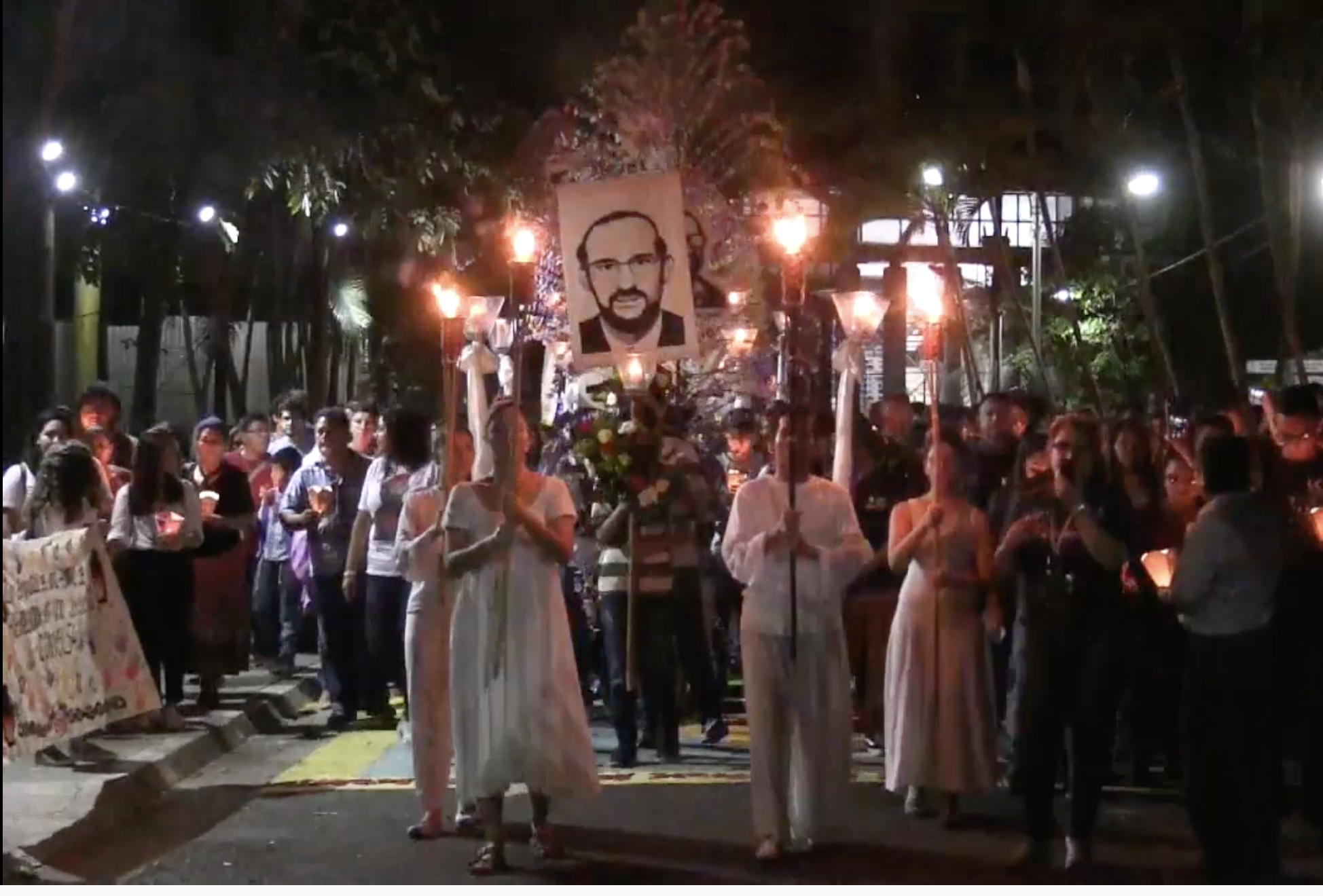 El Salvador conmemora 30 años de masacre de jesuitas ante amenaza de amnistía