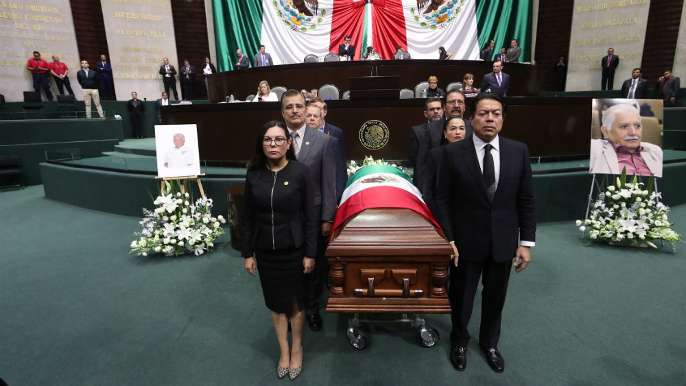 Rinden homenaje de cuerpo presente a diputado en San Lázaro