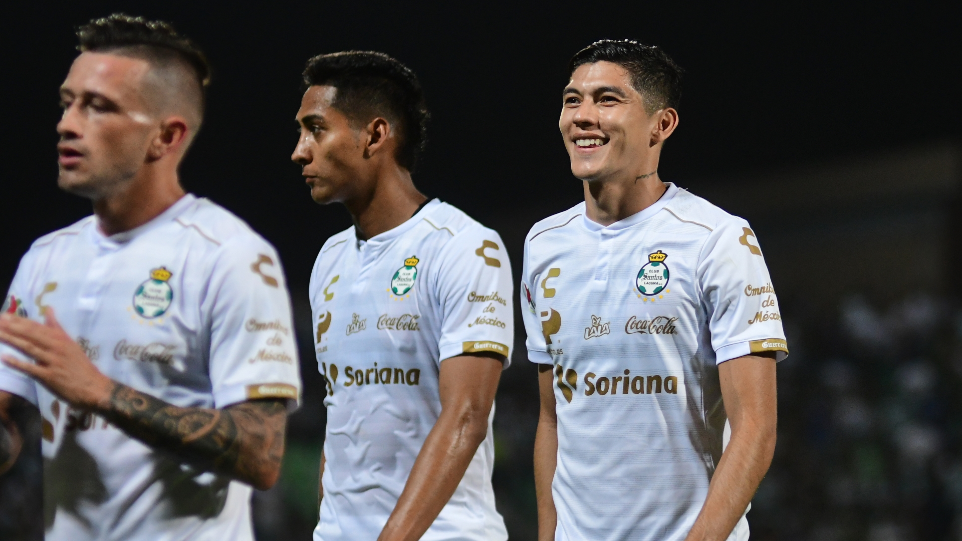 Santos derrota a Cruz Azul y se amarra al primer lugar de la clasificación