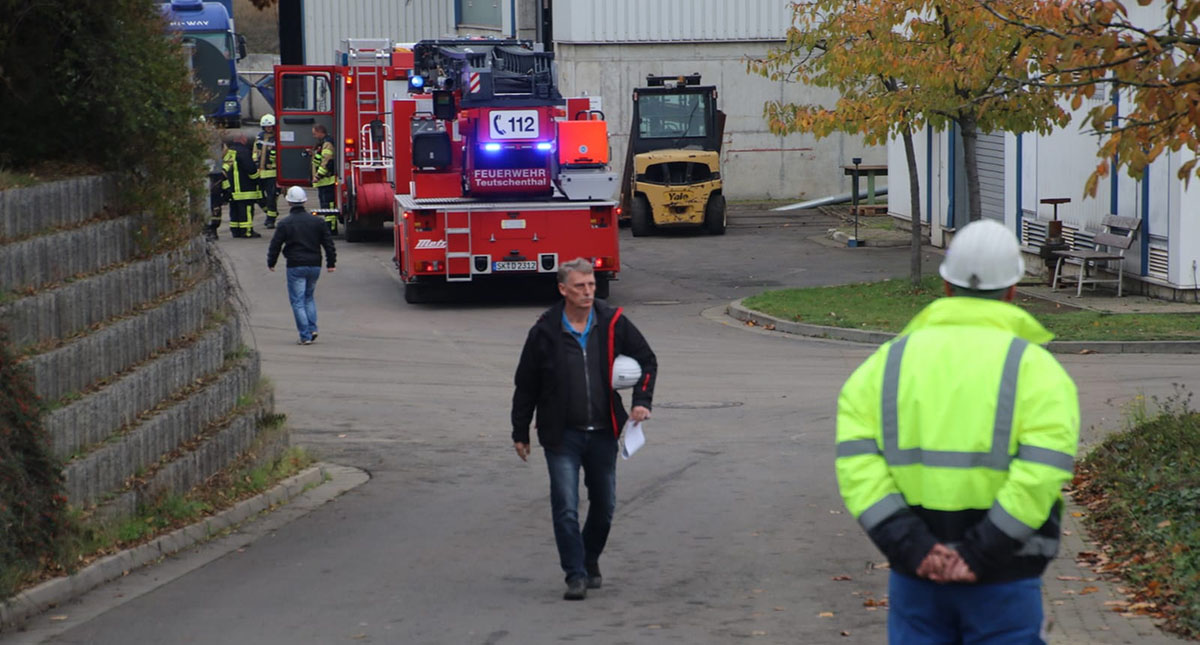 Rescatan en Alemania a 36 mineros atrapados por explosión - servicios-de-emergencia-alemanes-en-labor-de-rescate-de-mineros