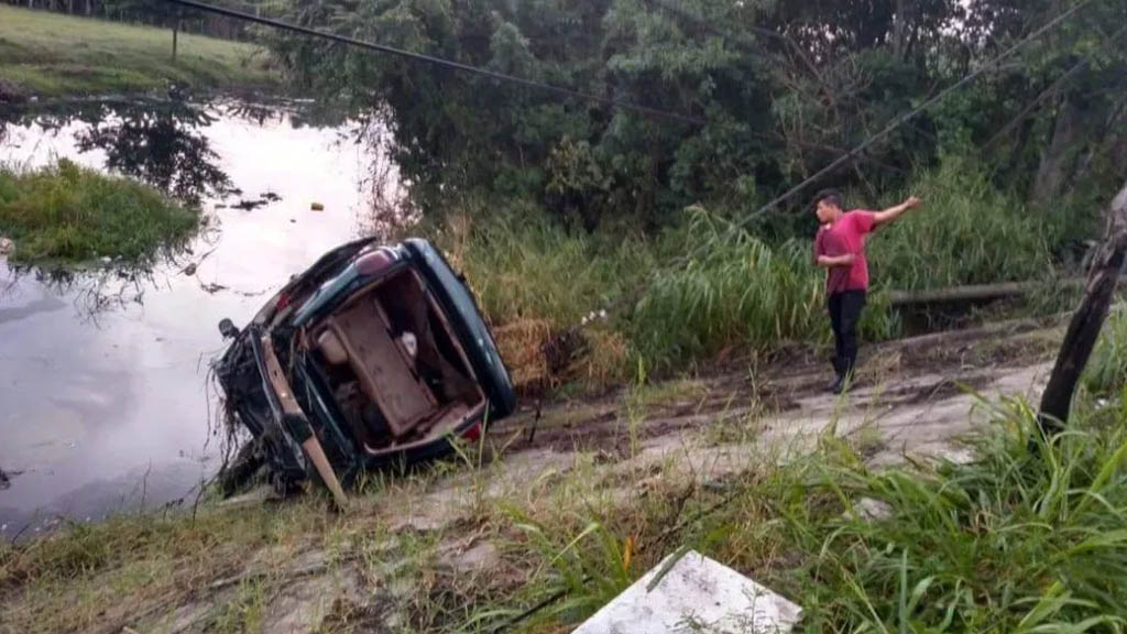 Mueren cinco jóvenes ahogados tras accidente en Comalcalco, Tabasco