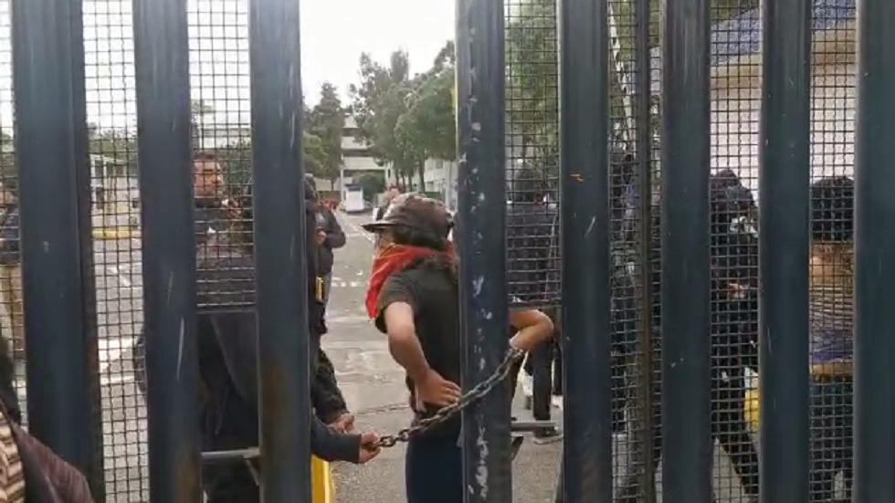 Jóvenes encapuchadas toman la Prepa 3; acusan violencia de género - toma-de-la-prepa-3-por-parte-de-mujeres-encapuchadas