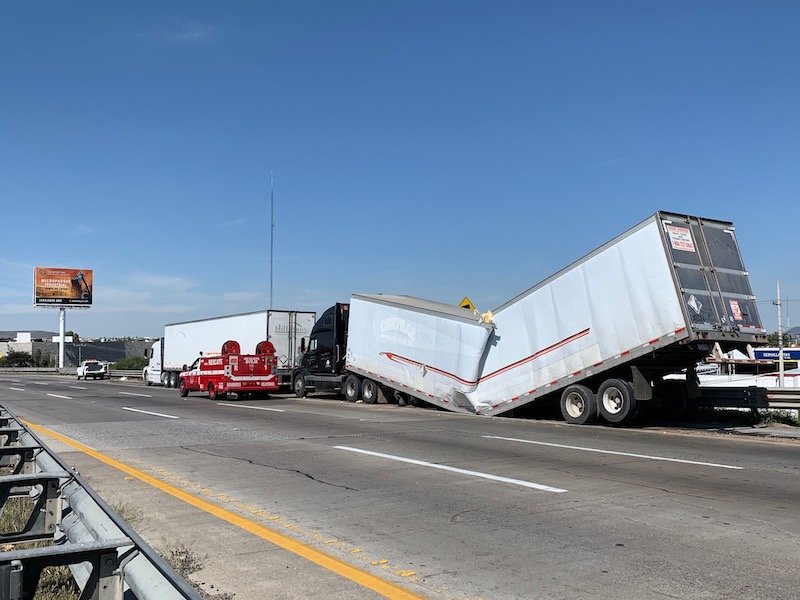 Accidente de tráiler bloquea la México-Querétaro en dirección a la CDMX - trailer-terminal-autobuses2